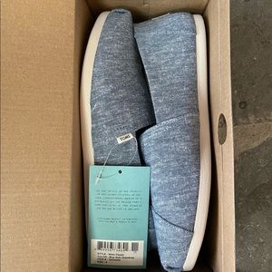 NWT Toms women size 9 Blue Slub Chambray shoes